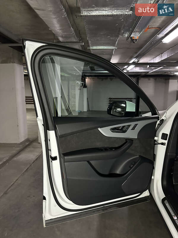Позашляховик / Кросовер Audi Q7 2021 в Києві