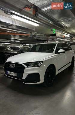 Внедорожник / Кроссовер Audi Q7 2021 в 
