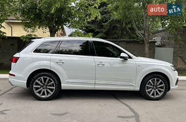 Внедорожник / Кроссовер Audi Q7 2018 в 