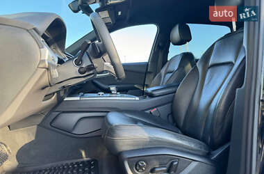Внедорожник / Кроссовер Audi Q7 2016 в 