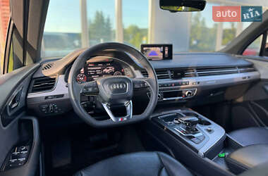 Внедорожник / Кроссовер Audi Q7 2016 в 
