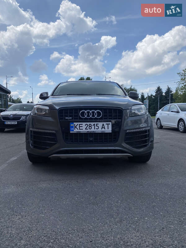 Внедорожник / Кроссовер Audi Q7 2015 в 