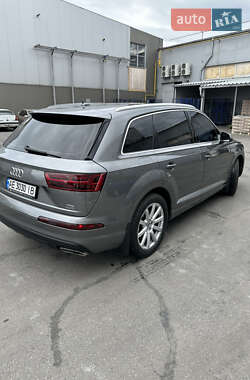 Внедорожник / Кроссовер Audi Q7 2017 в 