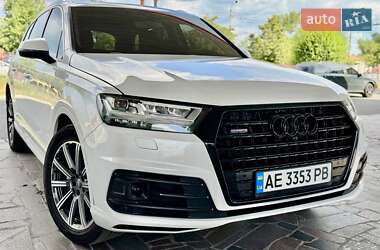 Внедорожник / Кроссовер Audi Q7 2016 в 