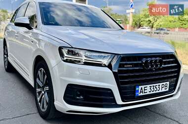 Внедорожник / Кроссовер Audi Q7 2016 в 