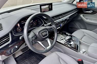 Внедорожник / Кроссовер Audi Q7 2016 в 