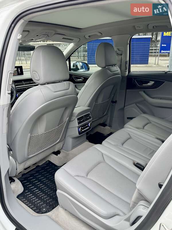 Позашляховик / Кросовер Audi Q7 2016 в Дніпрі