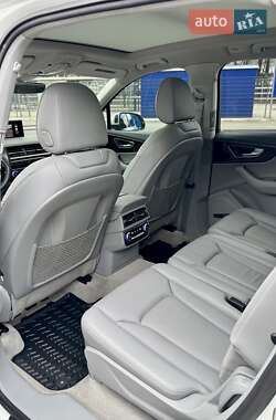Внедорожник / Кроссовер Audi Q7 2016 в 