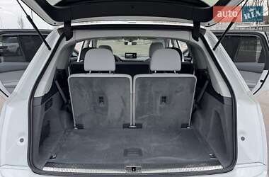 Внедорожник / Кроссовер Audi Q7 2016 в 