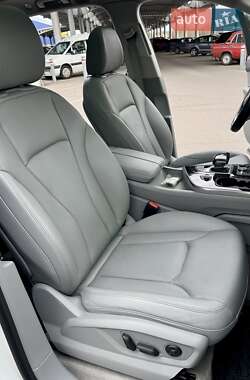 Внедорожник / Кроссовер Audi Q7 2016 в 