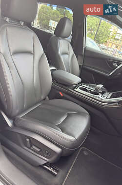 Внедорожник / Кроссовер Audi Q7 2020 в 
