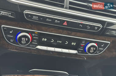 Позашляховик / Кросовер Audi Q7 2016 в 
