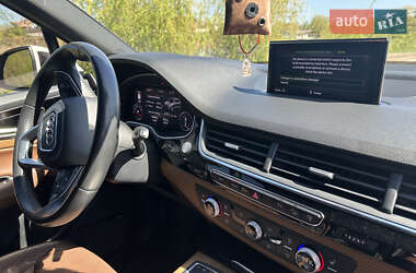 Внедорожник / Кроссовер Audi Q7 2017 в 
