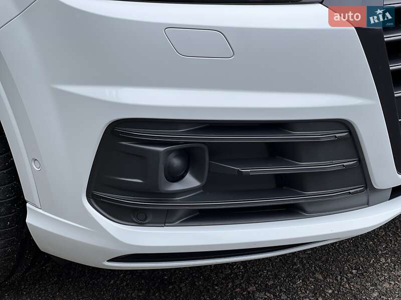 Позашляховик / Кросовер Audi Q7 2018 в Рівному