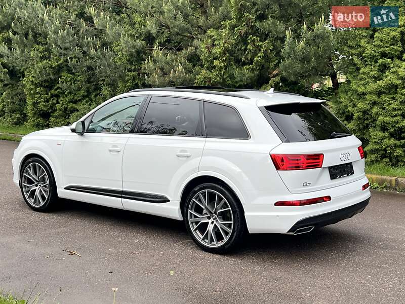 Позашляховик / Кросовер Audi Q7 2018 в Рівному