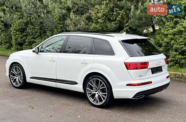 Внедорожник / Кроссовер Audi Q7 2018 в 