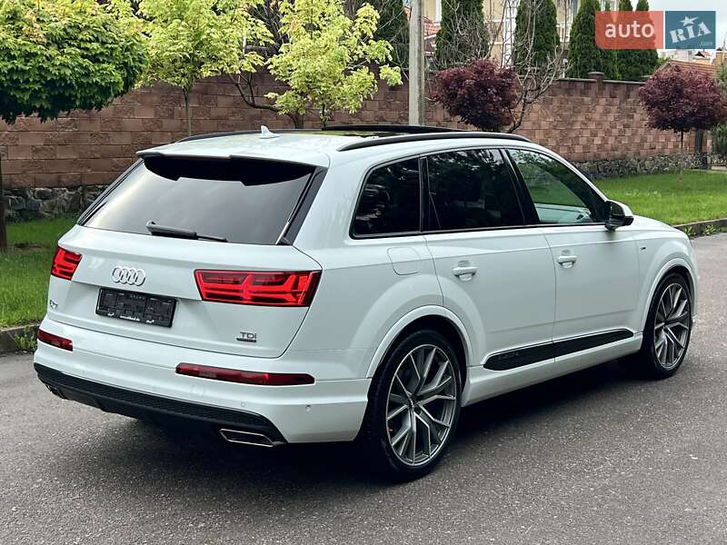 Позашляховик / Кросовер Audi Q7 2018 в Рівному