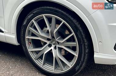 Внедорожник / Кроссовер Audi Q7 2018 в 