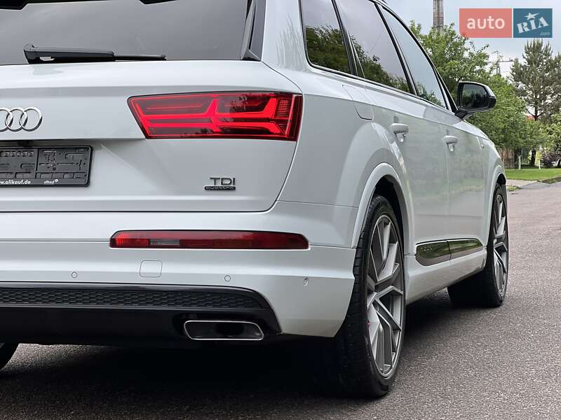 Позашляховик / Кросовер Audi Q7 2018 в Рівному