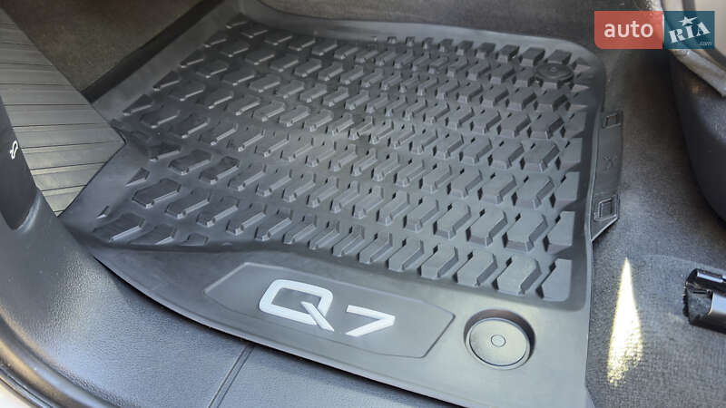 Внедорожник / Кроссовер Audi Q7 2020 в 