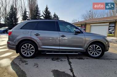 Внедорожник / Кроссовер Audi Q7 2016 в 