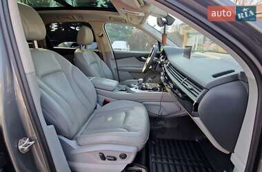 Внедорожник / Кроссовер Audi Q7 2016 в 