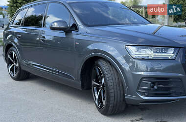 Позашляховик / Кросовер Audi Q7 2018 в 