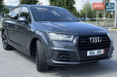 Позашляховик / Кросовер Audi Q7 2018 в 