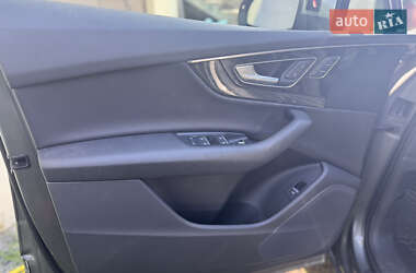 Внедорожник / Кроссовер Audi Q7 2017 в 