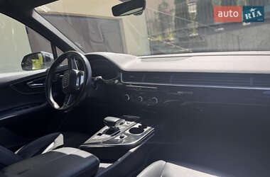 Внедорожник / Кроссовер Audi Q7 2017 в 