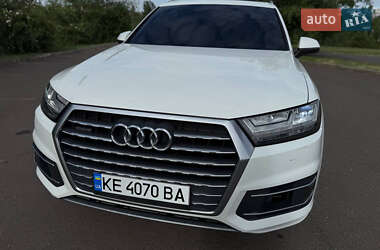 Позашляховик / Кросовер Audi Q7 2016 в 