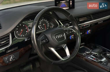 Позашляховик / Кросовер Audi Q7 2016 в 