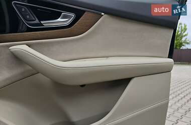 Внедорожник / Кроссовер Audi Q7 2018 в 