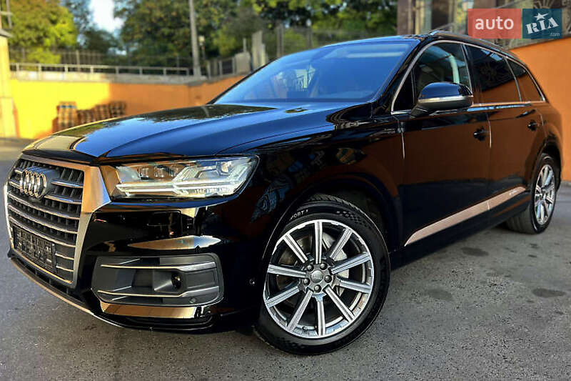 Внедорожник / Кроссовер Audi Q7 2016 в 