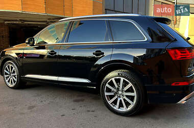 Внедорожник / Кроссовер Audi Q7 2016 в 
