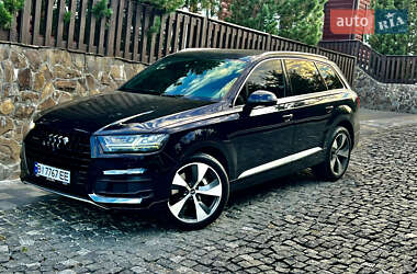 Внедорожник / Кроссовер Audi Q7 2016 в 