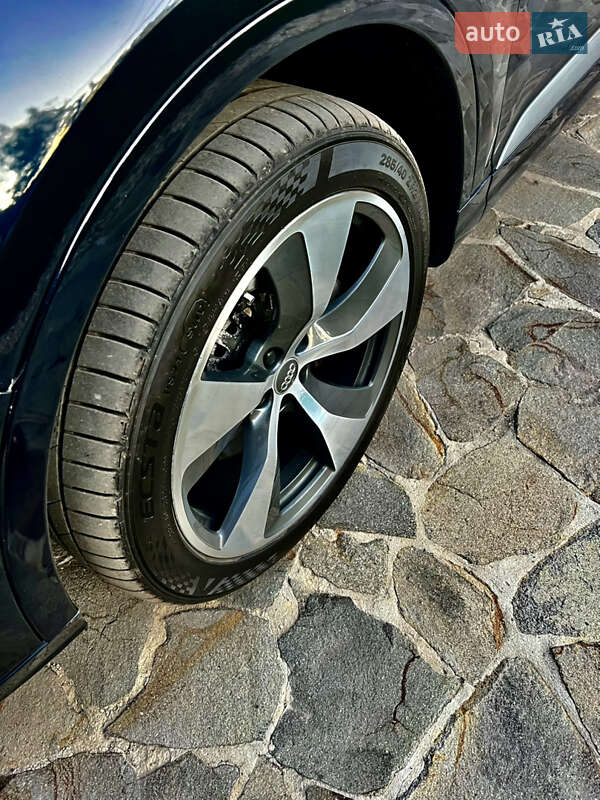 Внедорожник / Кроссовер Audi Q7 2016 в Полтаве
