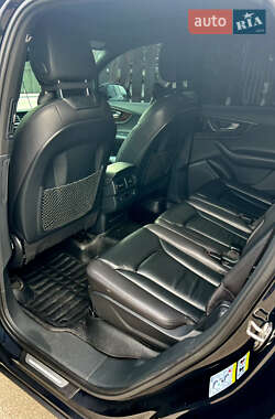 Внедорожник / Кроссовер Audi Q7 2016 в 