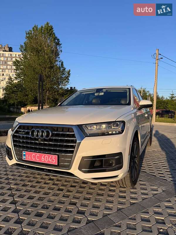 Внедорожник / Кроссовер Audi Q7 2017 в 