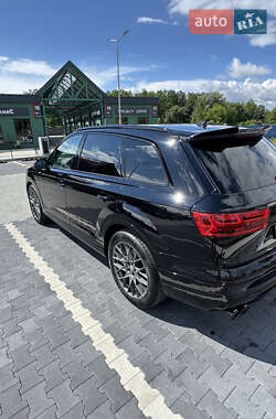 Позашляховик / Кросовер Audi Q7 2016 в 