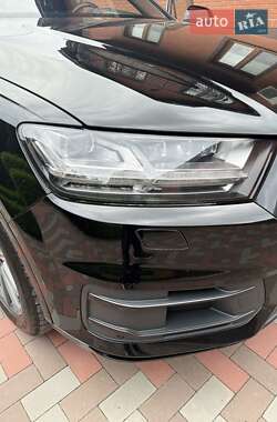 Внедорожник / Кроссовер Audi Q7 2017 в 