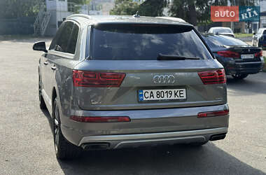 Внедорожник / Кроссовер Audi Q7 2016 в 