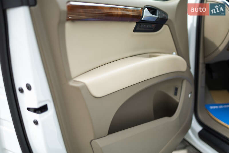 Позашляховик / Кросовер Audi Q7 2015 в Мукачевому