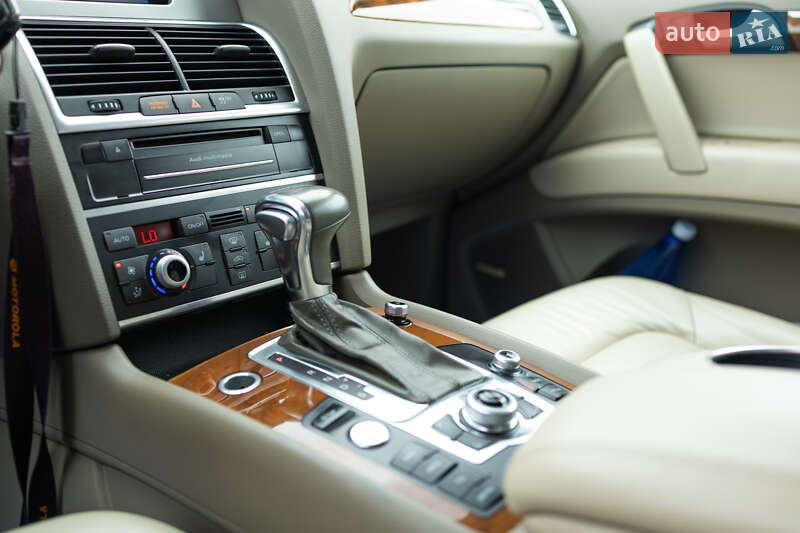 Позашляховик / Кросовер Audi Q7 2015 в Мукачевому