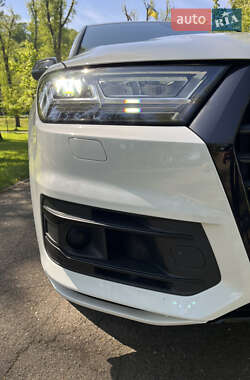Внедорожник / Кроссовер Audi Q7 2018 в 