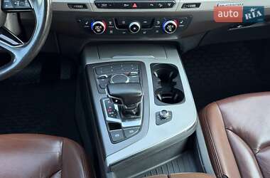 Внедорожник / Кроссовер Audi Q7 2015 в 