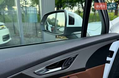 Внедорожник / Кроссовер Audi Q7 2015 в 