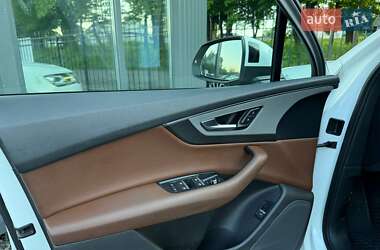 Внедорожник / Кроссовер Audi Q7 2015 в 