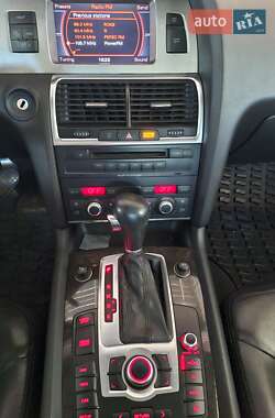 Внедорожник / Кроссовер Audi Q7 2007 в 