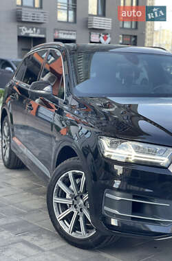 Внедорожник / Кроссовер Audi Q7 2017 в 